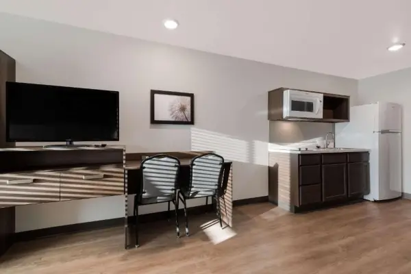 WoodSpring Suites Phoenix-Deer Valley 10
