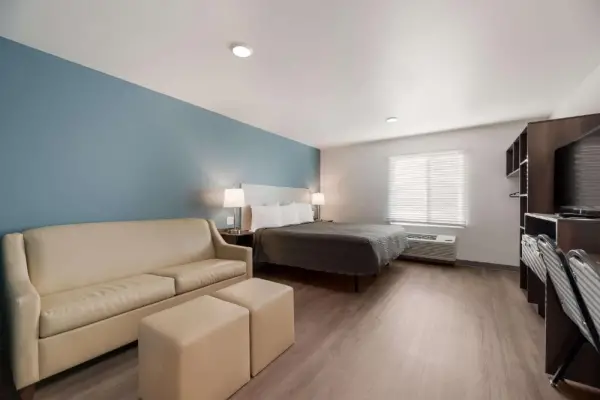WoodSpring Suites Phoenix-Deer Valley 9